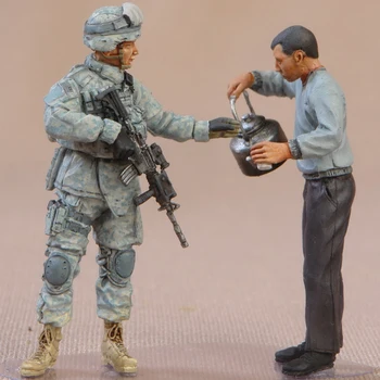 Фигурка от небоядисана смола в мащаб 1/35, войници и гражданско лице от САЩ, 2 фигурки